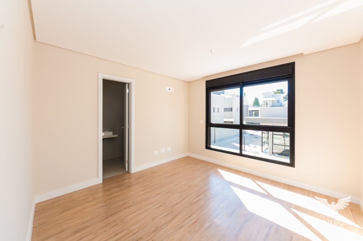 Sobrado em SANTA FELICIDADE com 254,72m²