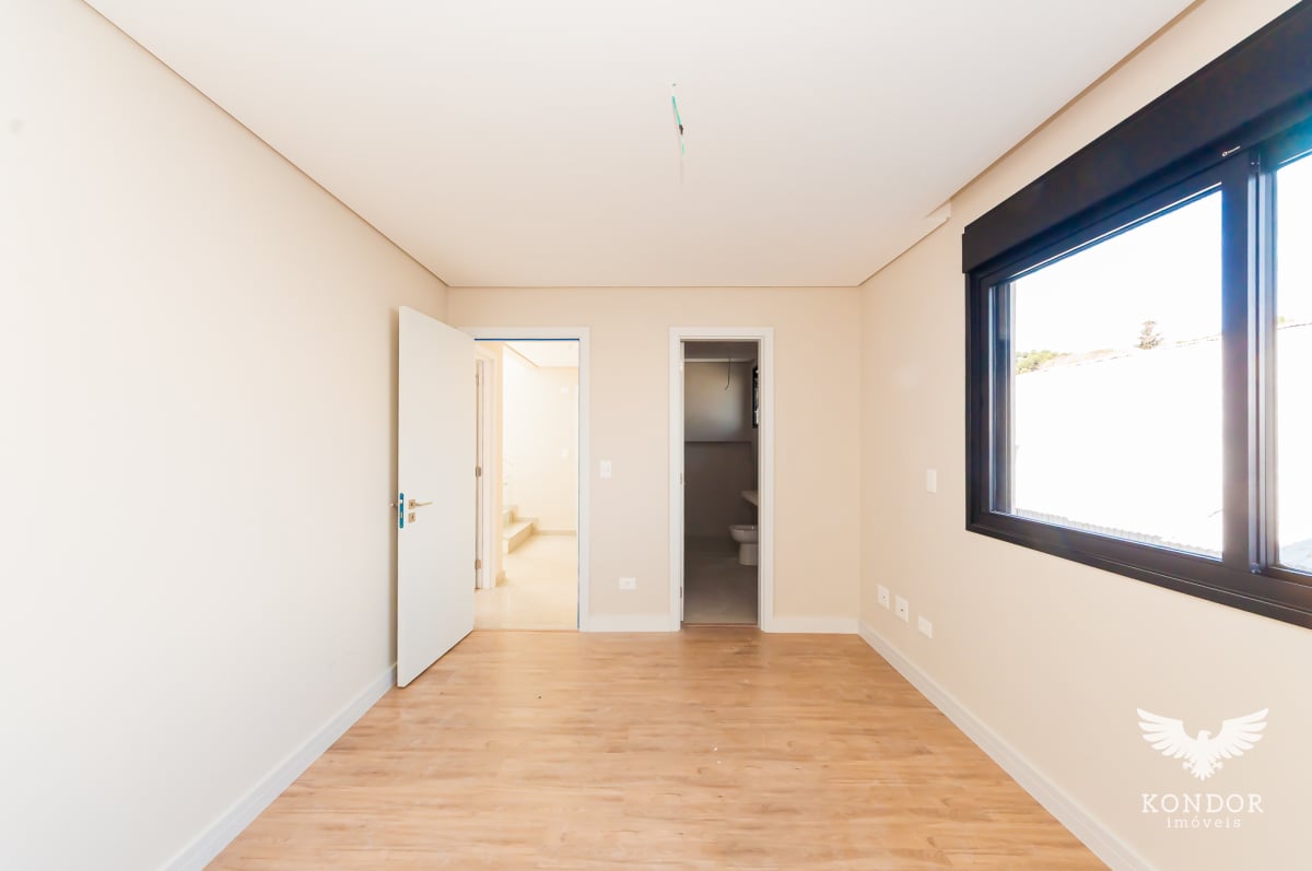 Sobrado em SANTA FELICIDADE com 254,72m²