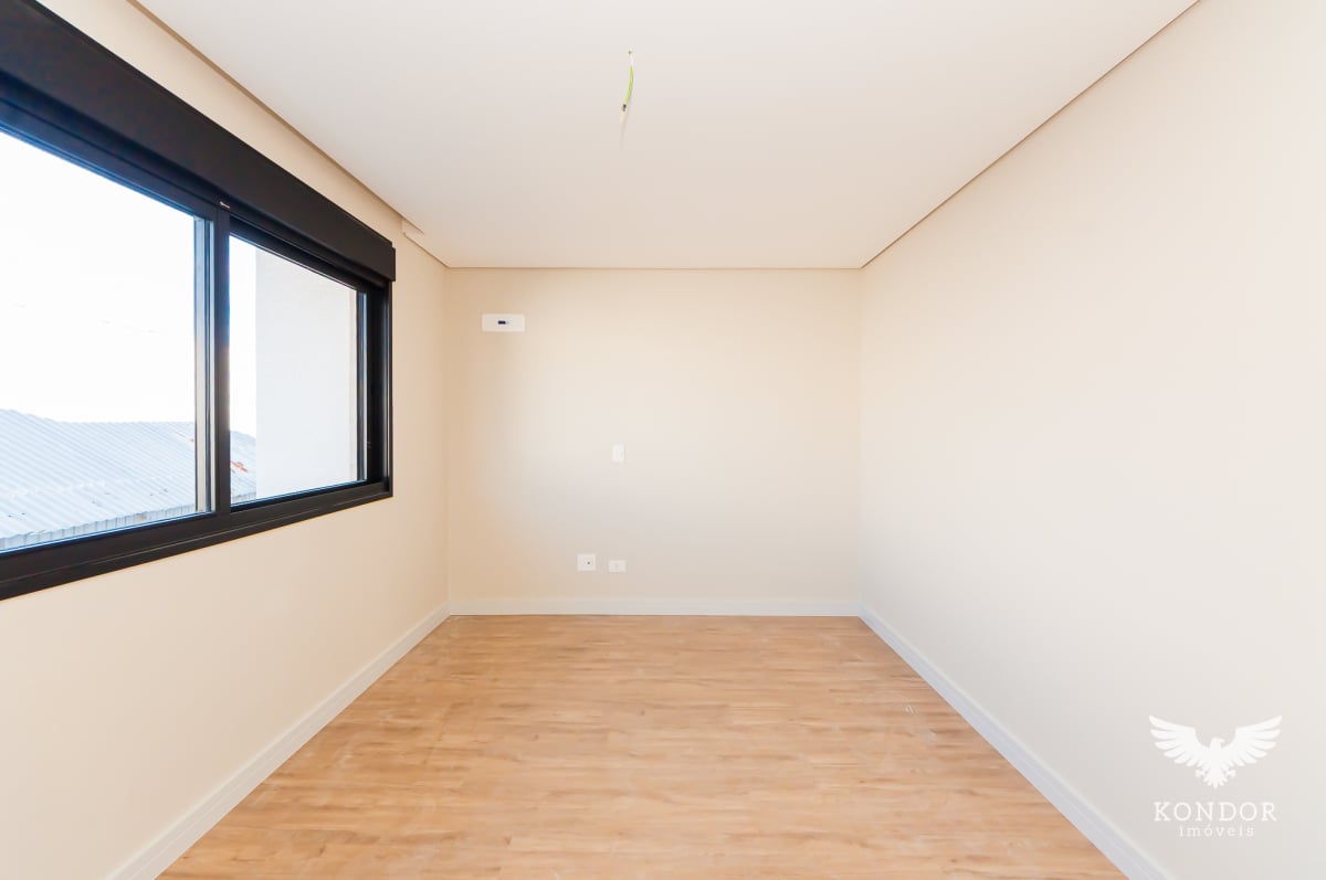 Sobrado em SANTA FELICIDADE com 254,72m²