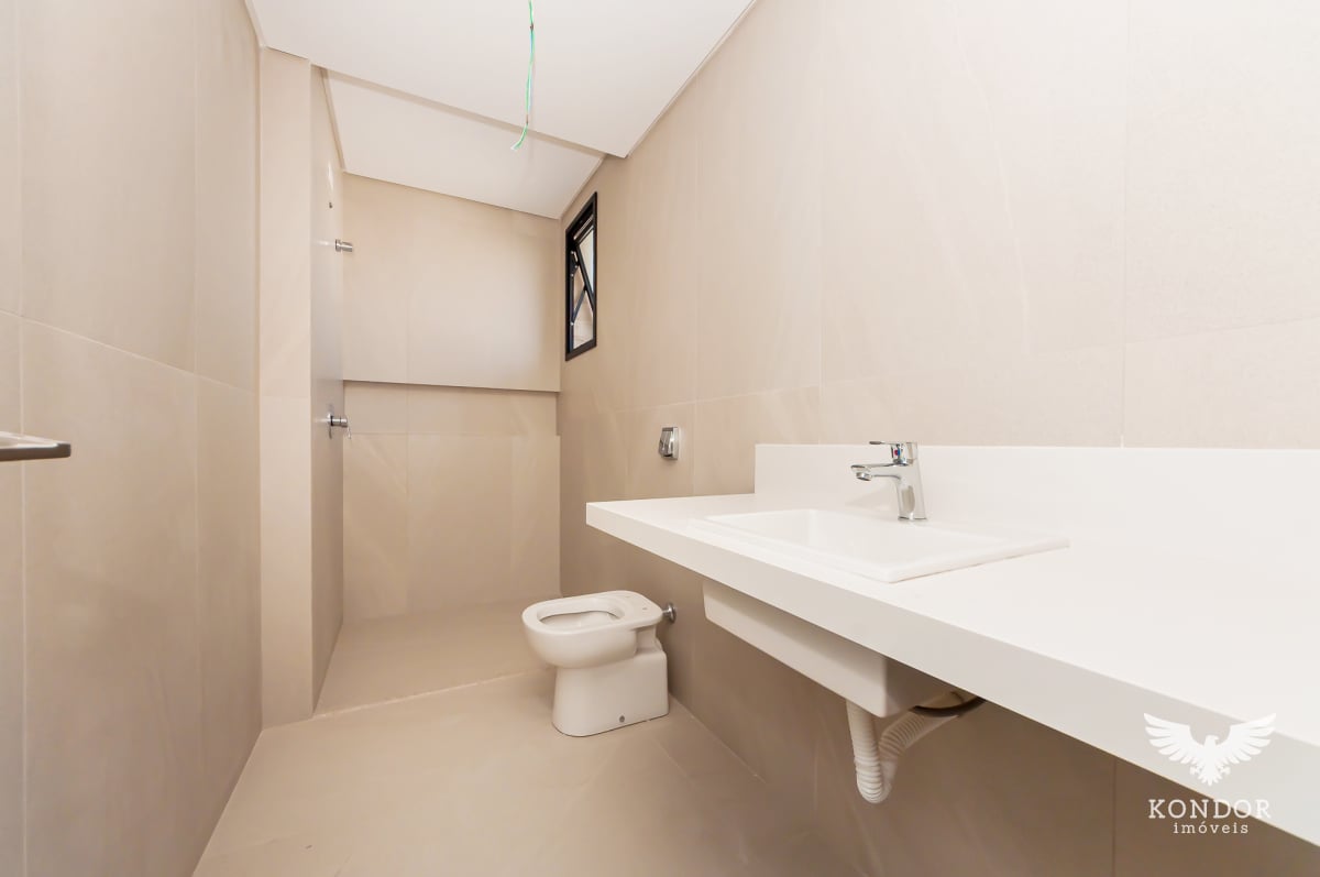 Sobrado em SANTA FELICIDADE com 254,72m²