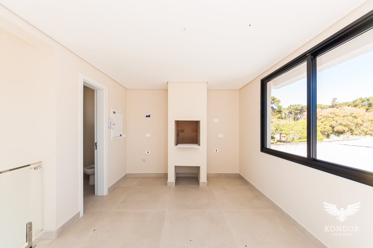 Sobrado em SANTA FELICIDADE com 254,72m²