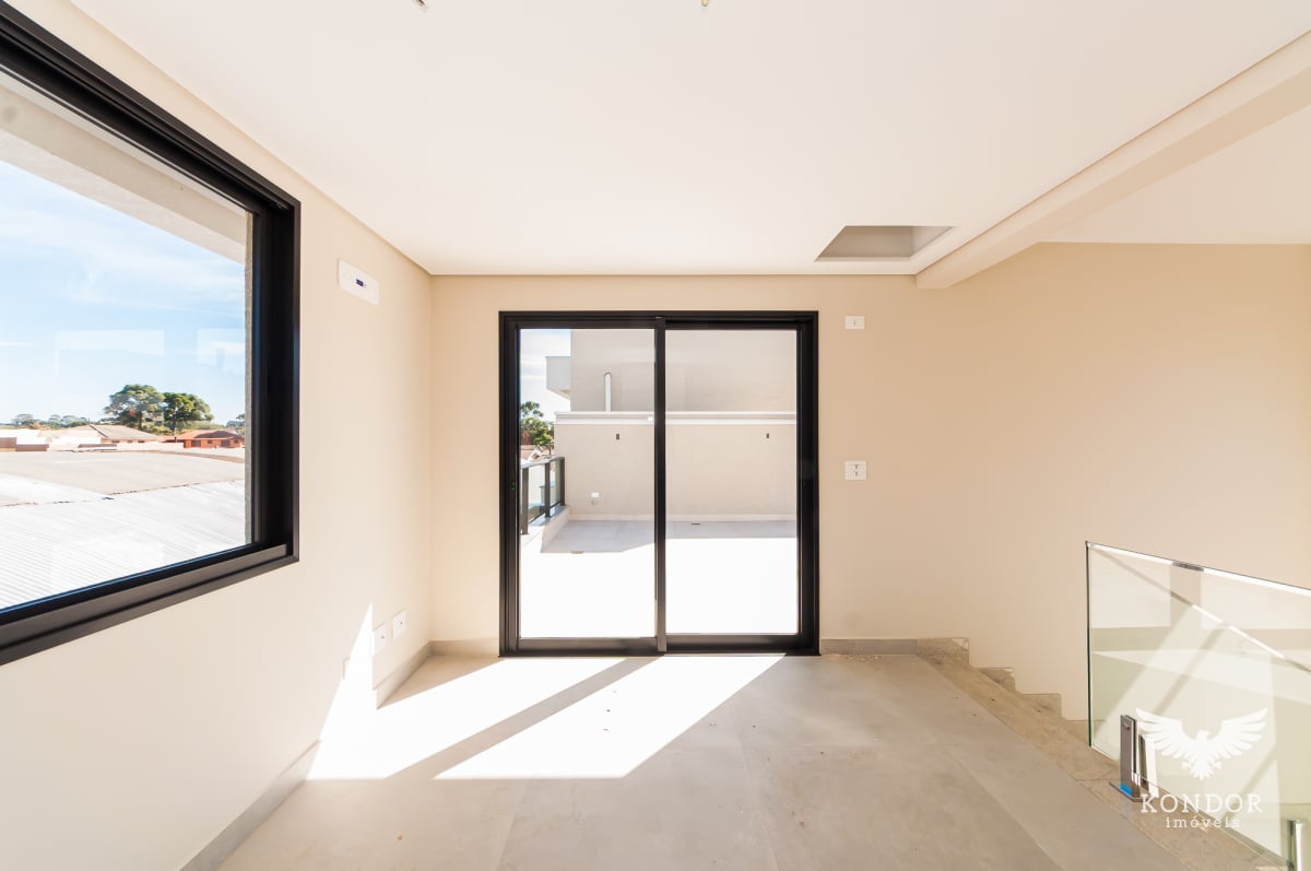 Sobrado em SANTA FELICIDADE com 254,72m²