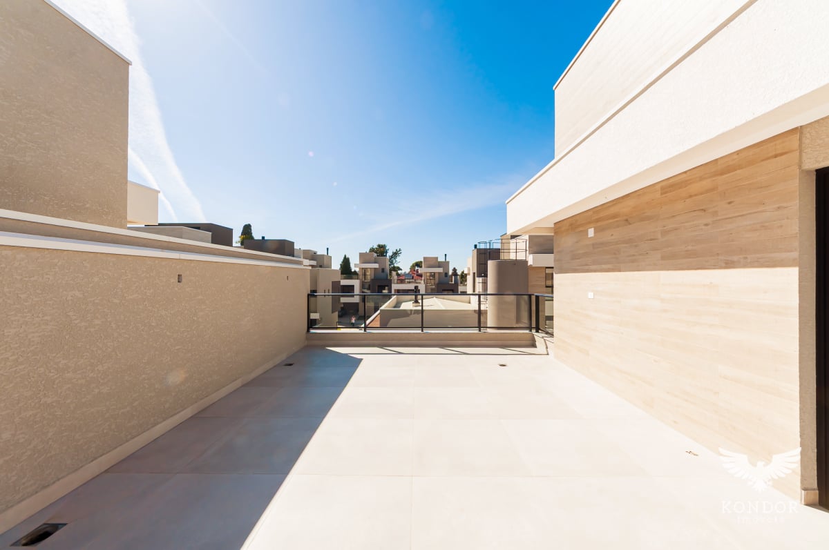Sobrado em SANTA FELICIDADE com 254,72m²