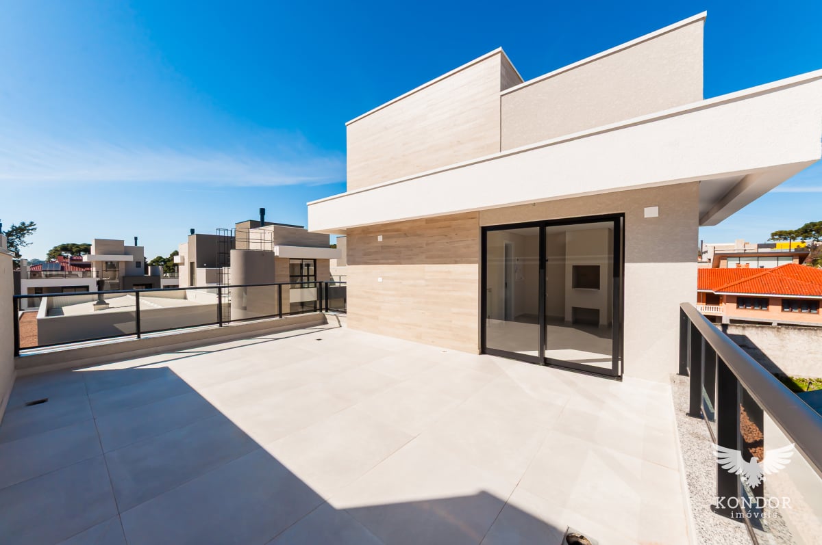 Sobrado em SANTA FELICIDADE com 254,72m²