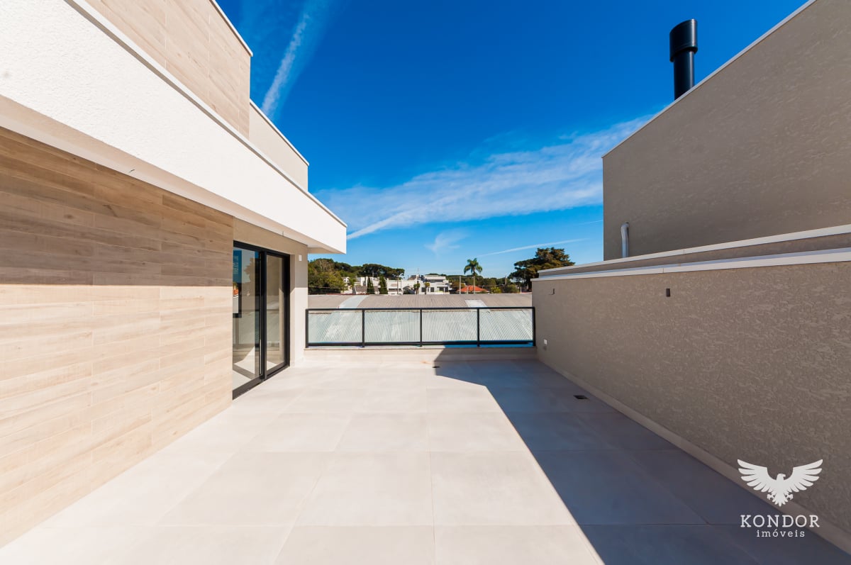 Sobrado em SANTA FELICIDADE com 254,72m²