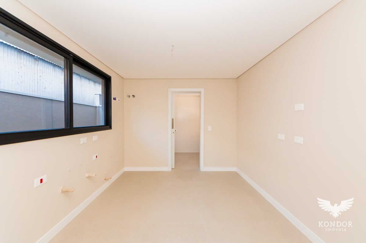Sobrado em SANTA FELICIDADE com 194,78m²
