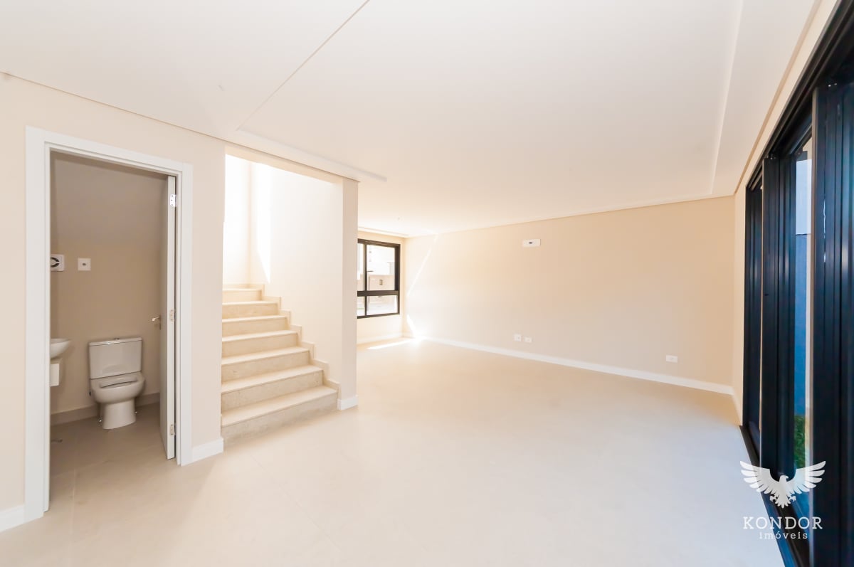 Sobrado em SANTA FELICIDADE com 194,78m²