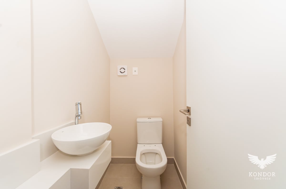 Sobrado em SANTA FELICIDADE com 194,78m²