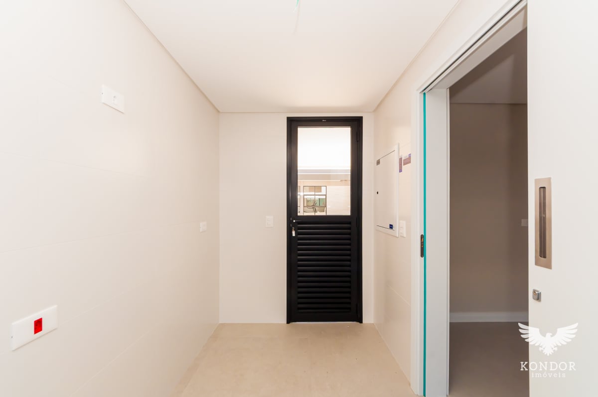 Sobrado em SANTA FELICIDADE com 194,78m²