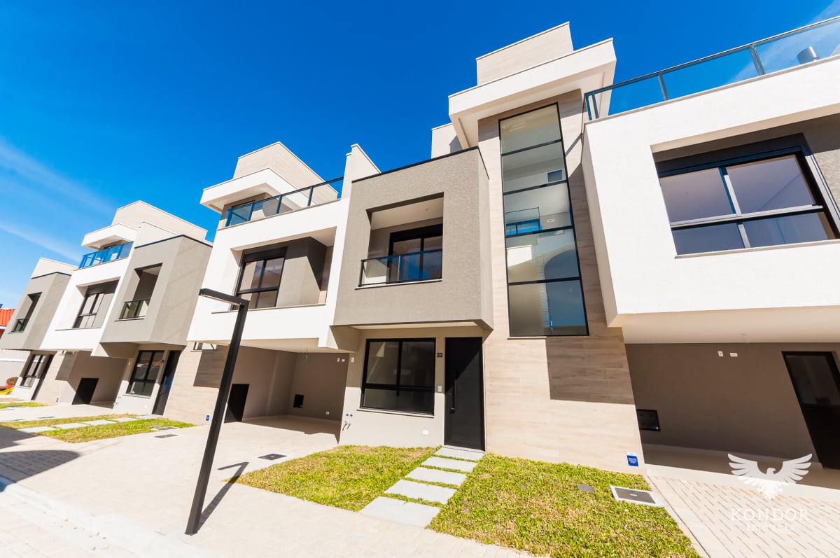 Sobrado em SANTA FELICIDADE com 194,78m²