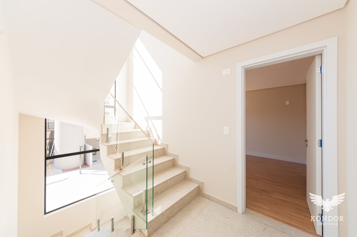 Sobrado em SANTA FELICIDADE com 194,78m²