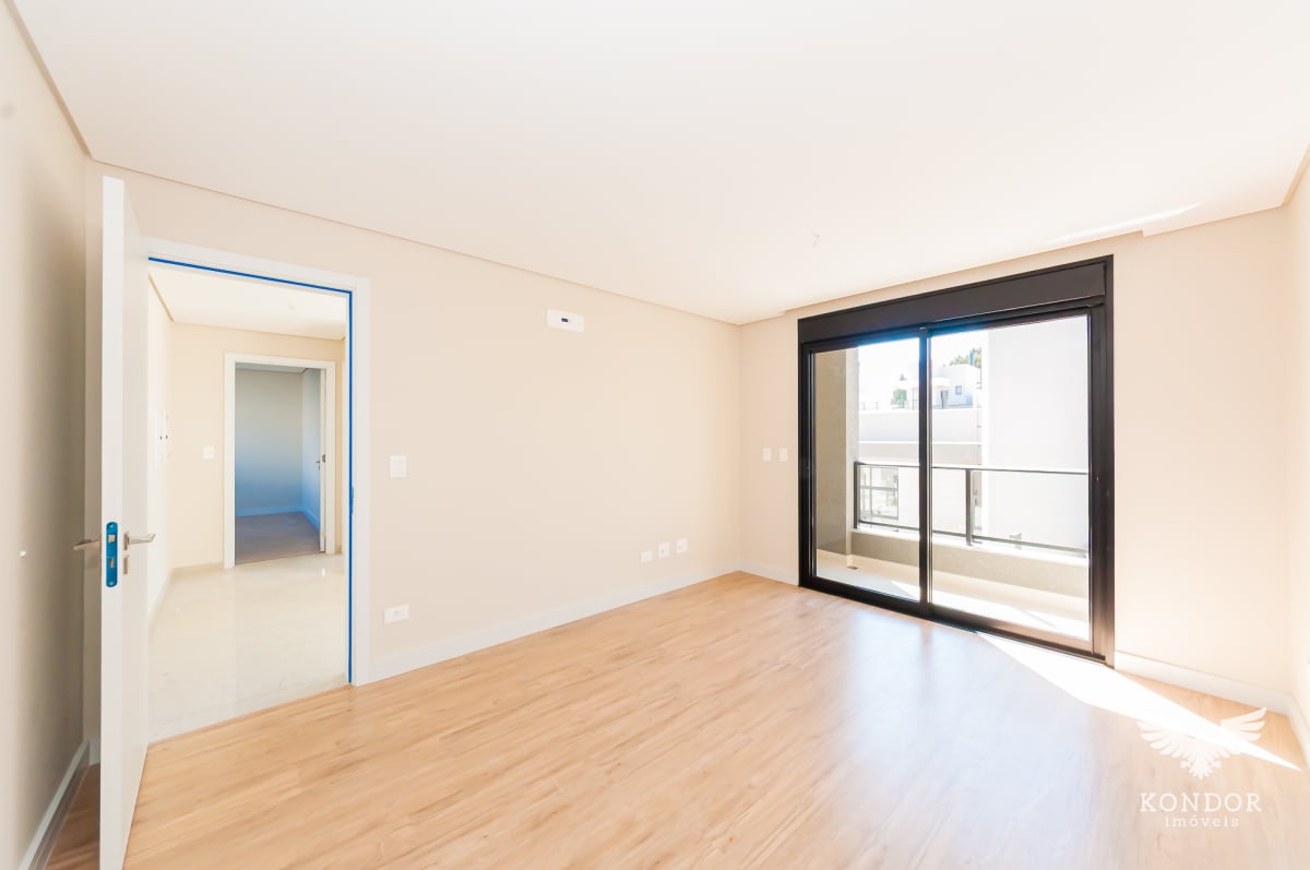 Sobrado em SANTA FELICIDADE com 194,78m²
