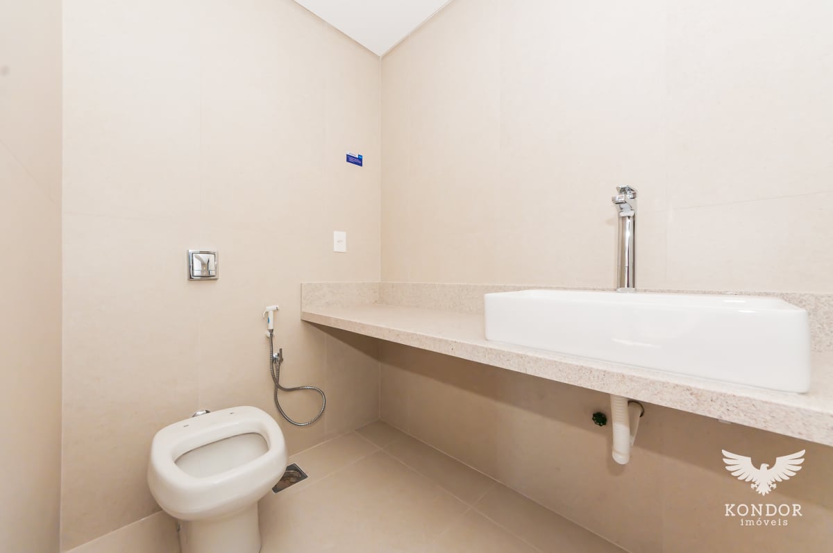 Sobrado em SANTA FELICIDADE com 194,78m²