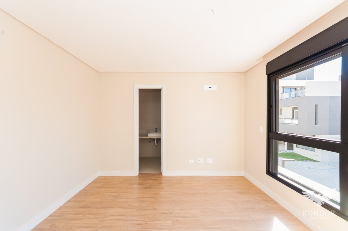 Sobrado em SANTA FELICIDADE com 194,78m²