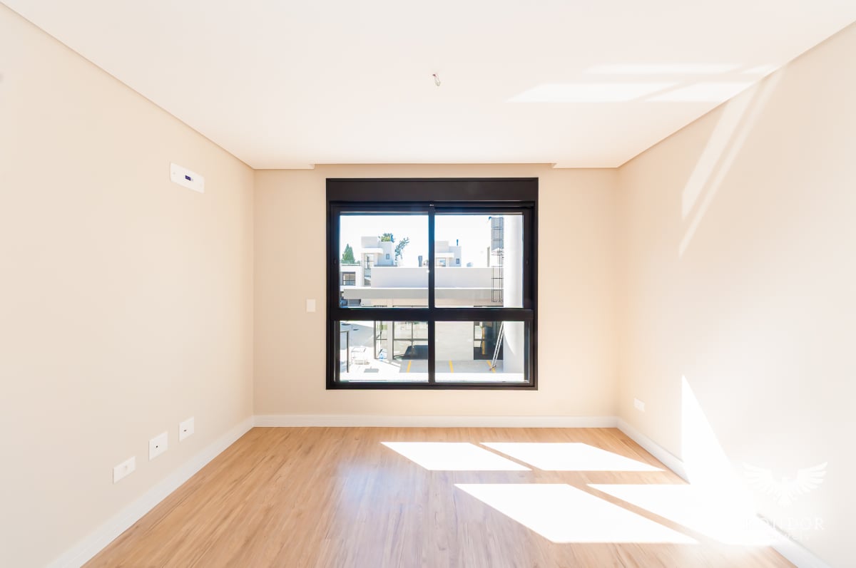 Sobrado em SANTA FELICIDADE com 194,78m²