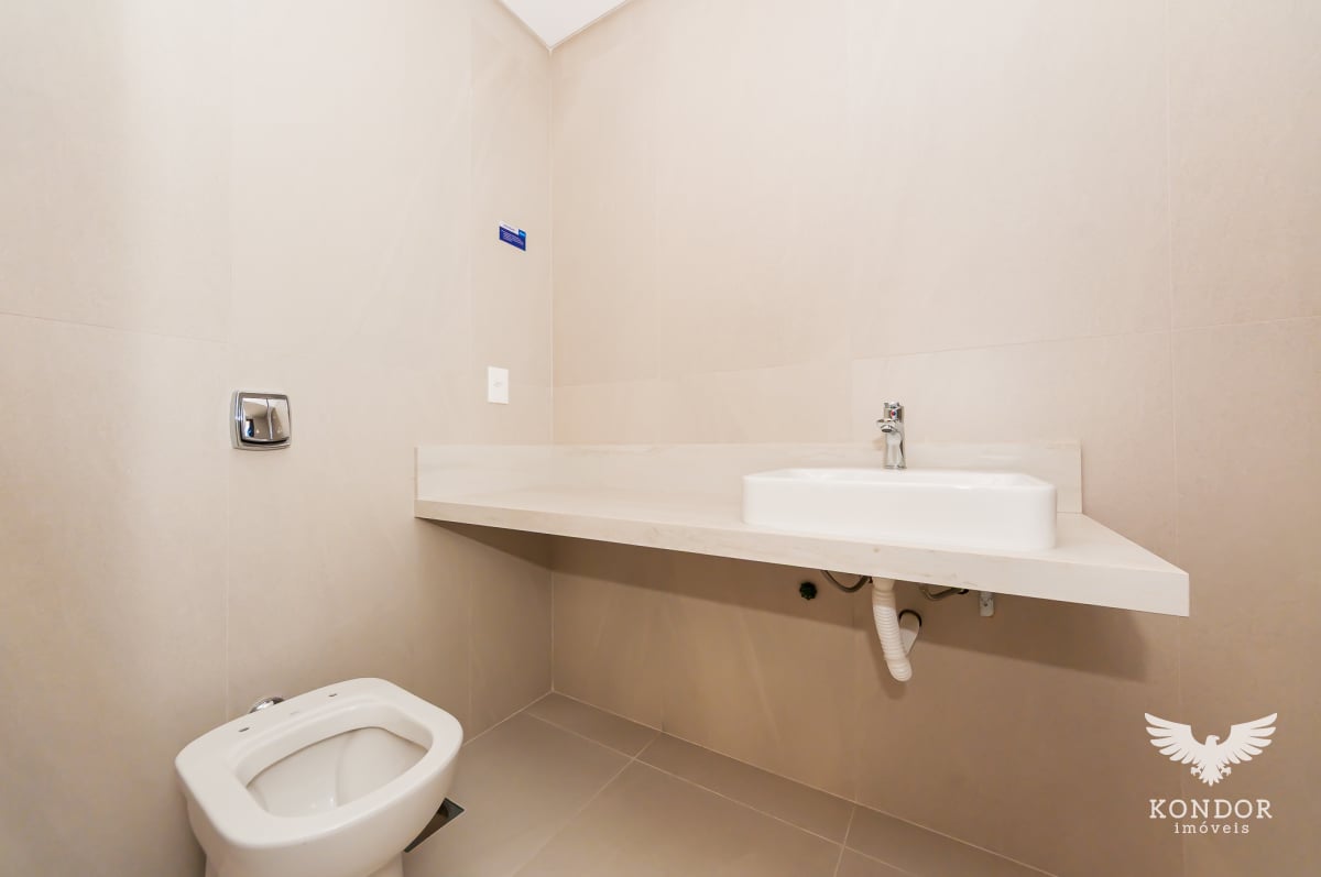 Sobrado em SANTA FELICIDADE com 194,78m²