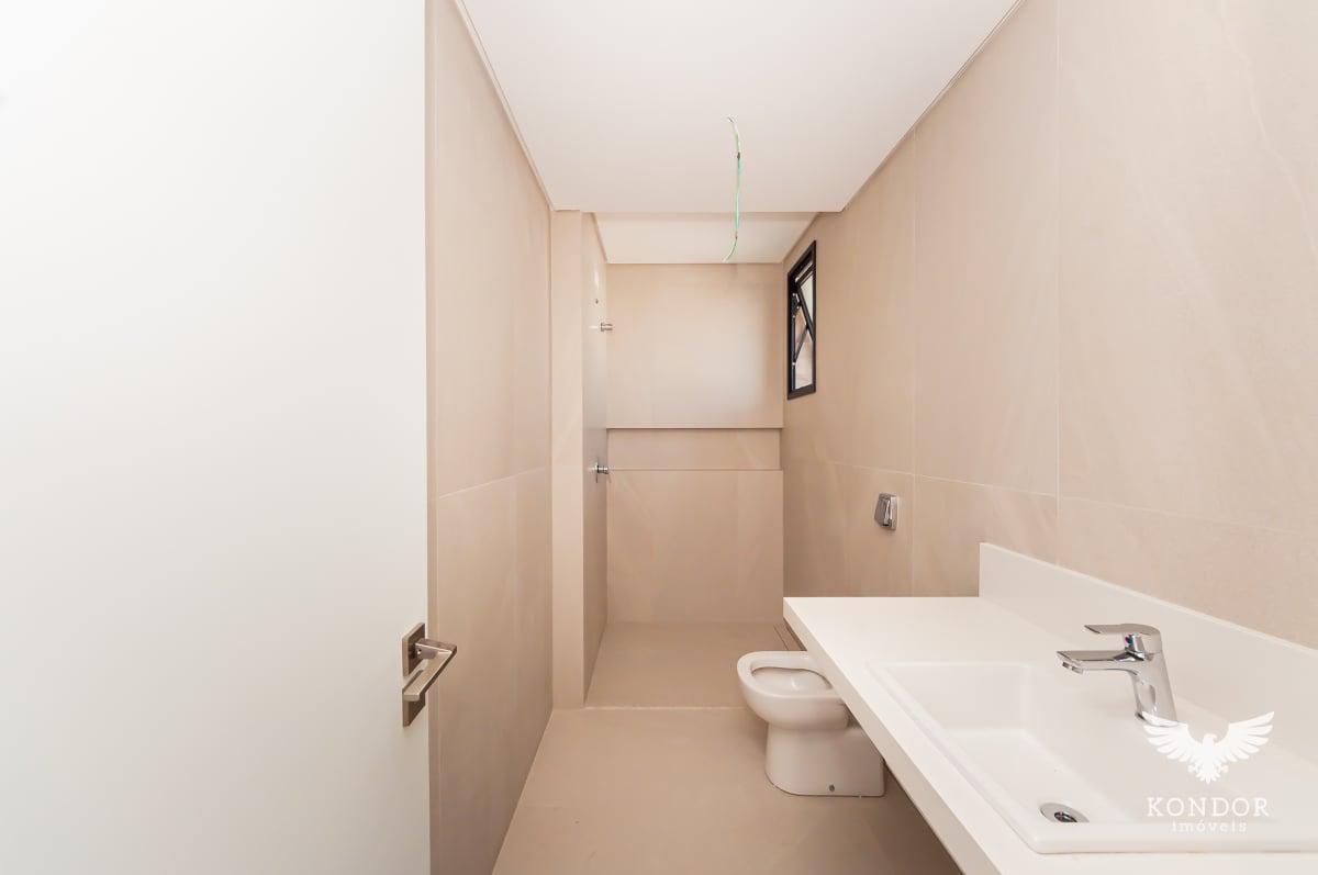 Sobrado em SANTA FELICIDADE com 194,78m²