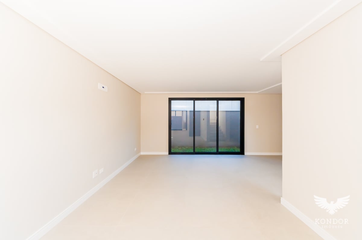 Sobrado em SANTA FELICIDADE com 194,78m²
