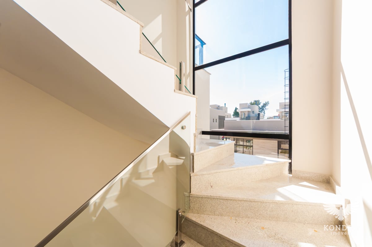 Sobrado em SANTA FELICIDADE com 194,78m²