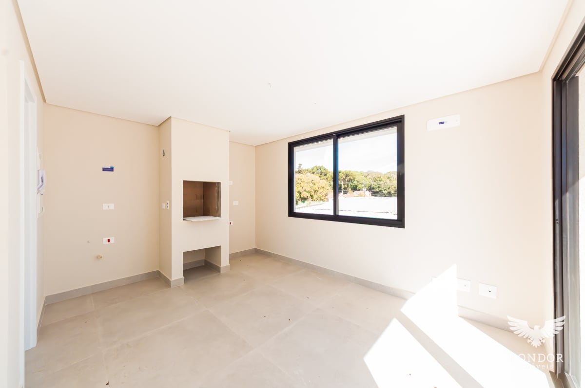 Sobrado em SANTA FELICIDADE com 194,78m²