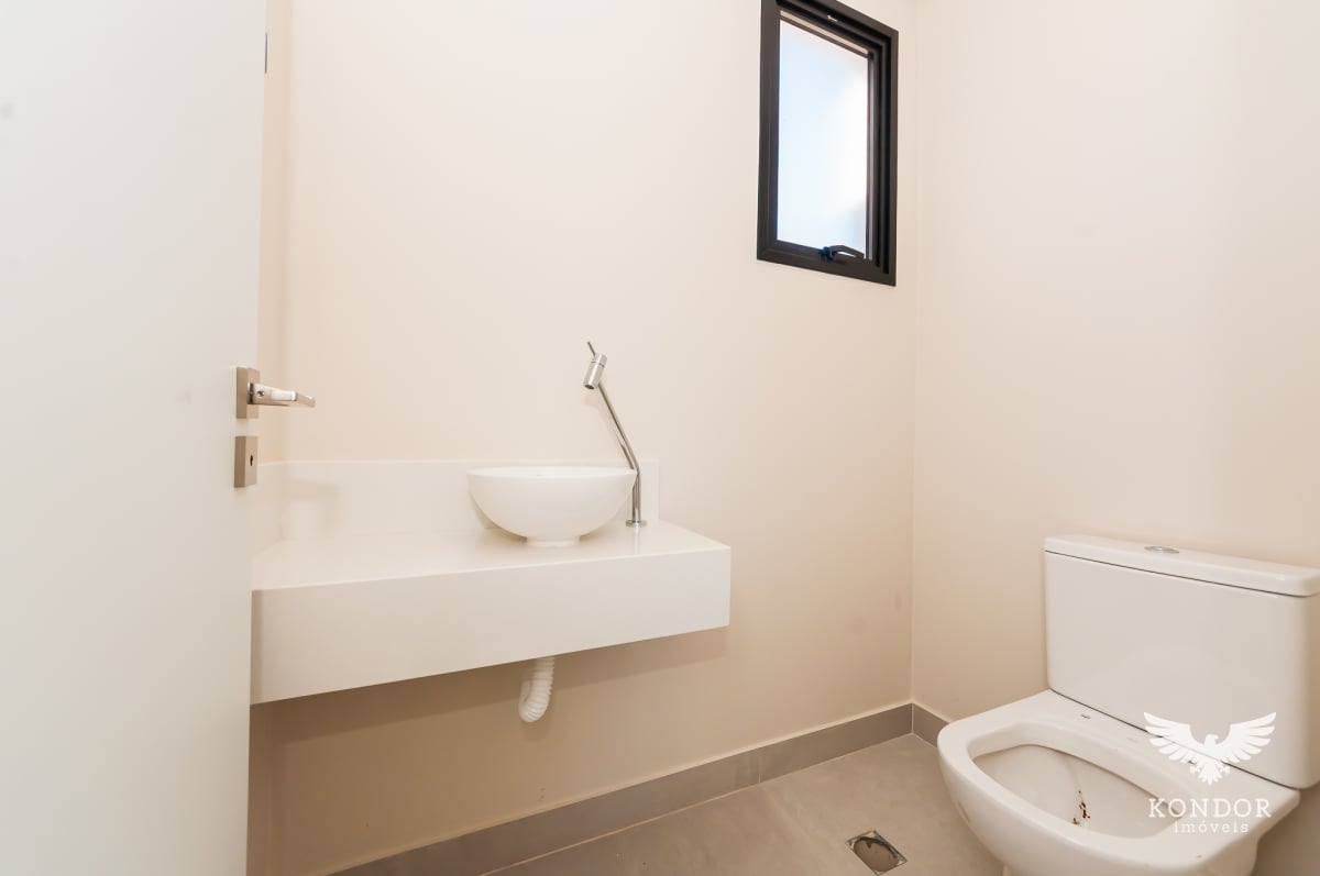 Sobrado em SANTA FELICIDADE com 194,78m²