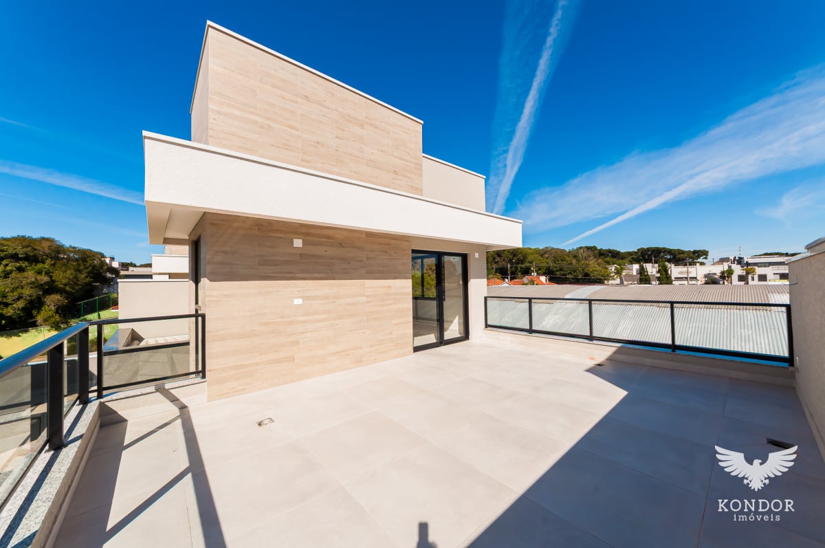 Sobrado em SANTA FELICIDADE com 194,78m²