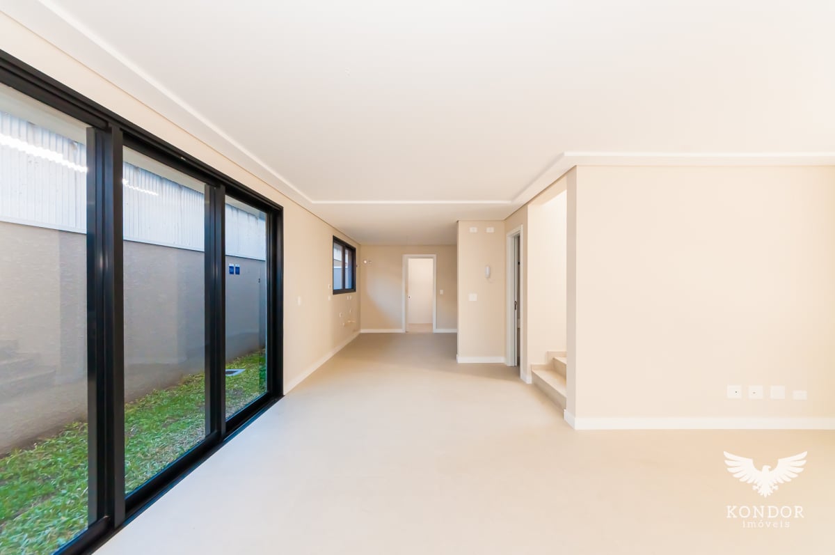 Sobrado em SANTA FELICIDADE com 194,78m²