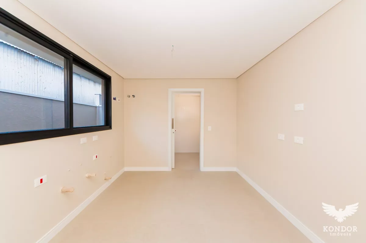 Sobrado em SANTA FELICIDADE com 194,78m²