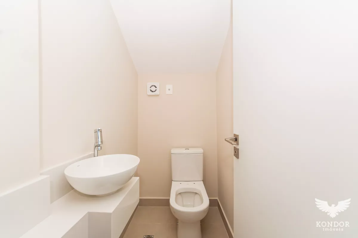 Sobrado em SANTA FELICIDADE com 194,78m²