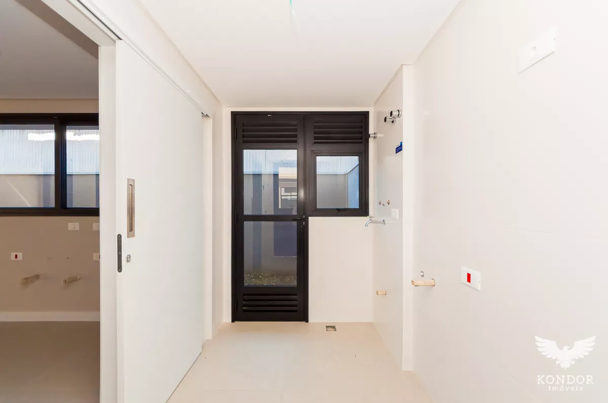 Sobrado em SANTA FELICIDADE com 194,78m²