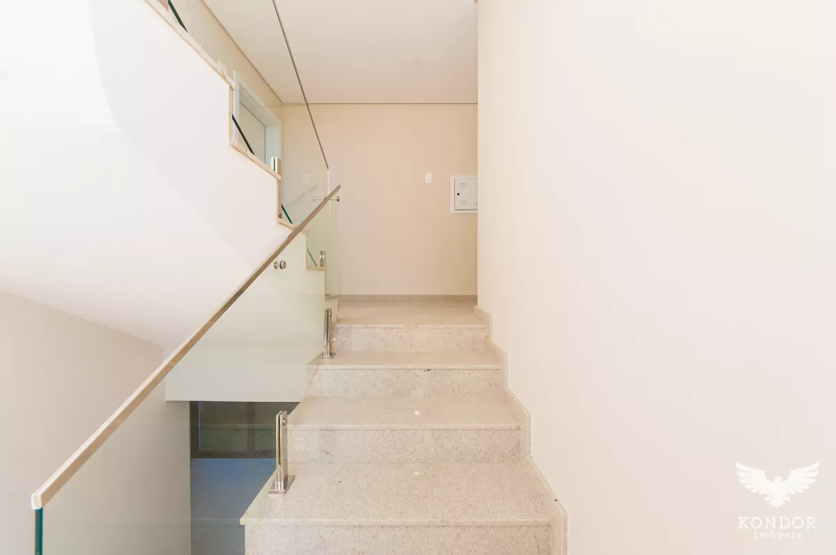 Sobrado em SANTA FELICIDADE com 194,78m²