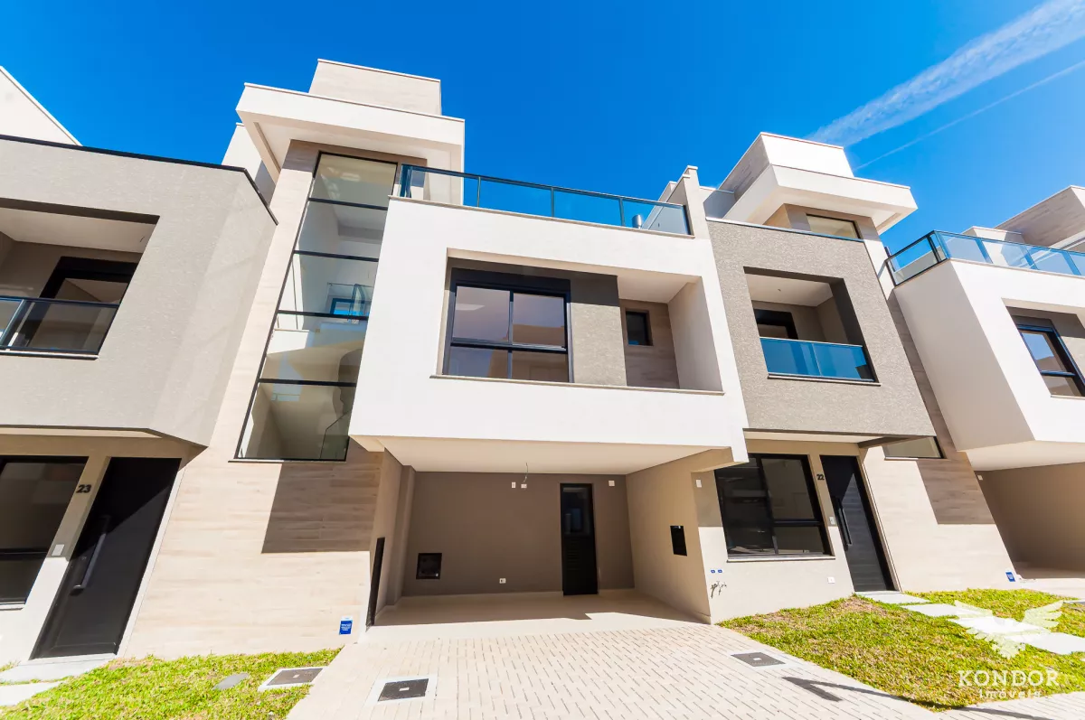 Sobrado em SANTA FELICIDADE com 194,78m²