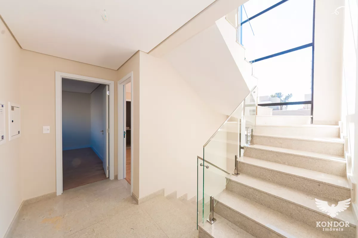 Sobrado em SANTA FELICIDADE com 194,78m²