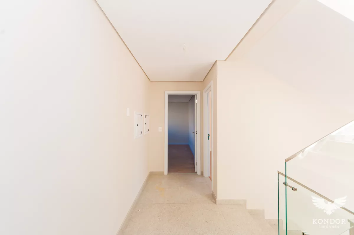 Sobrado em SANTA FELICIDADE com 194,78m²