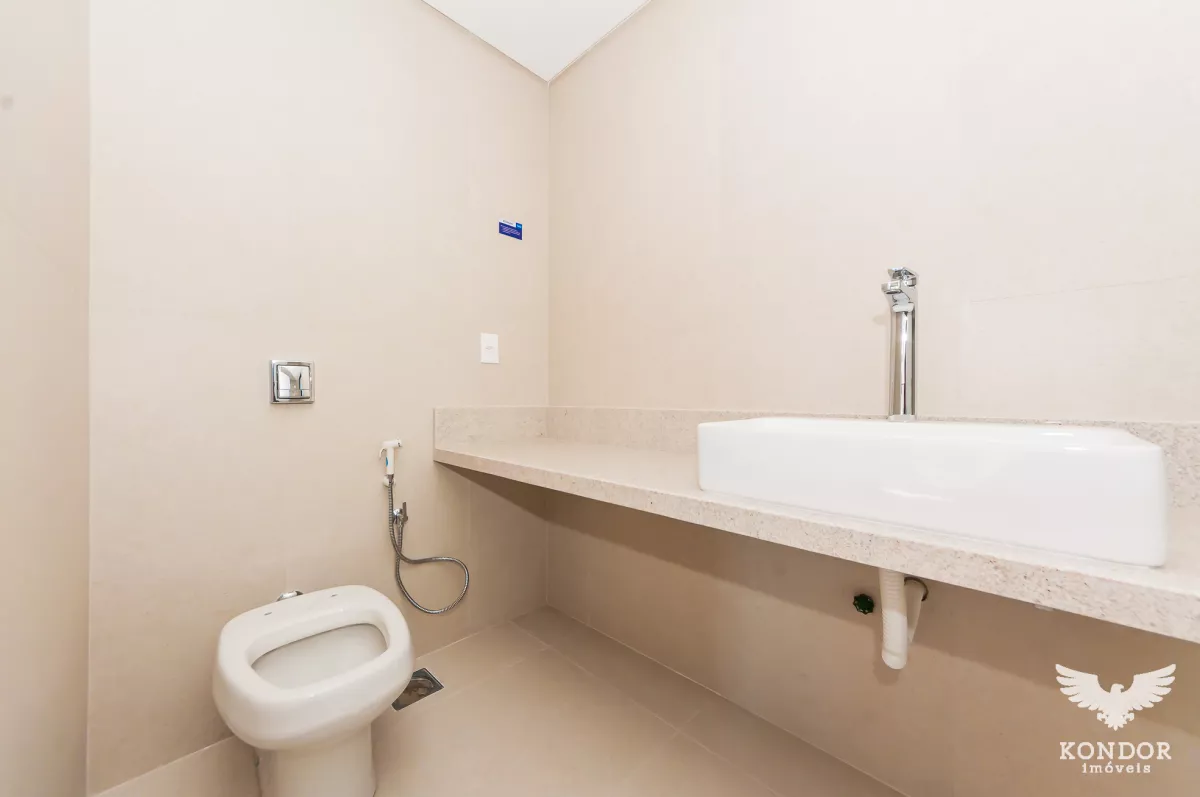 Sobrado em SANTA FELICIDADE com 194,78m²