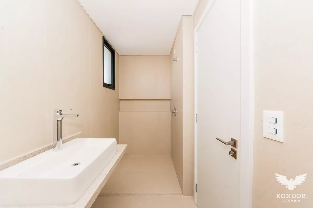 Sobrado em SANTA FELICIDADE com 194,78m²