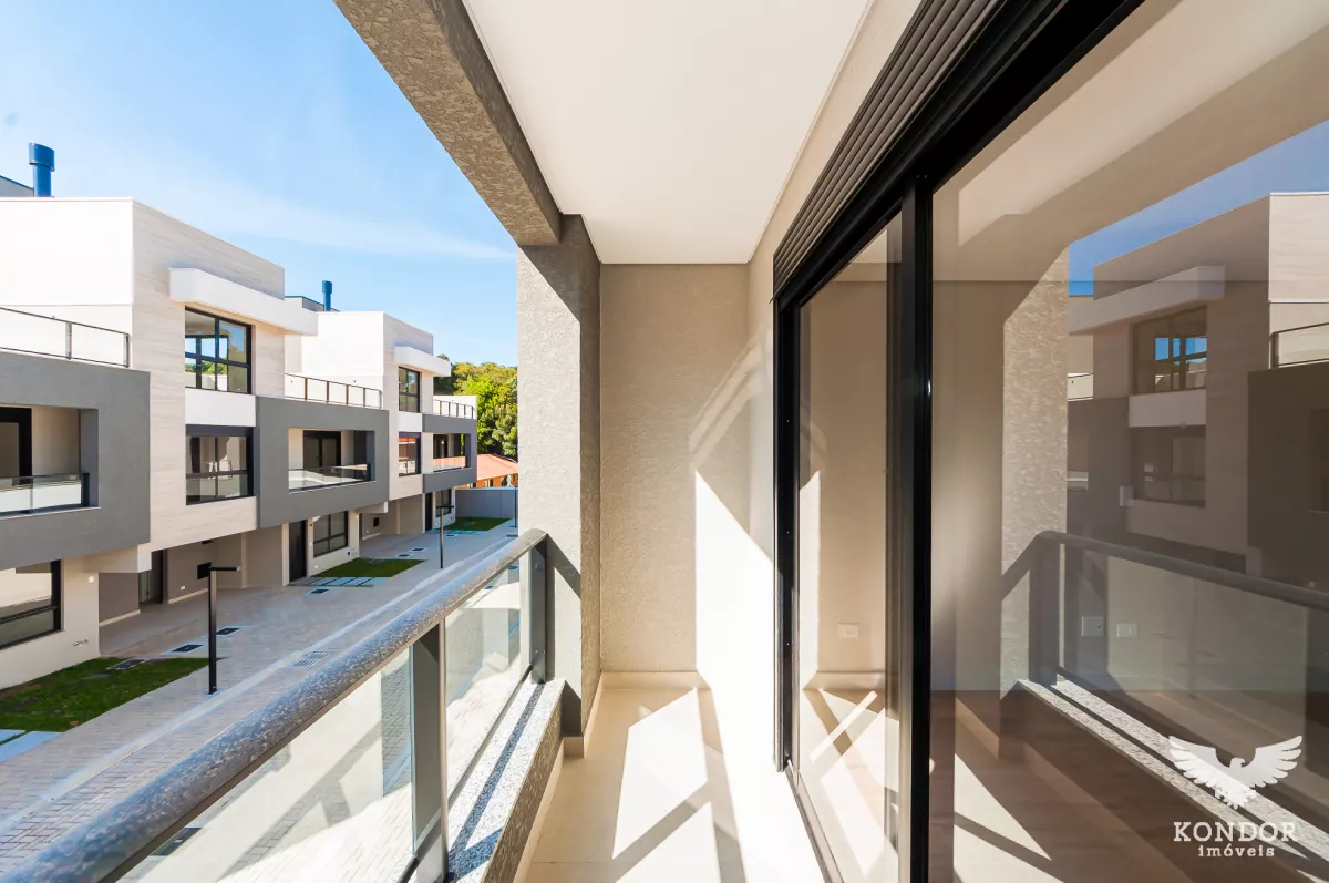 Sobrado em SANTA FELICIDADE com 194,78m²