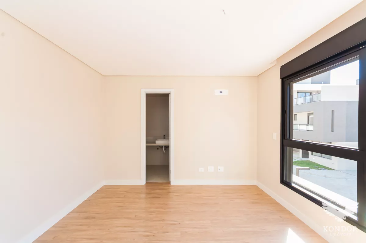 Sobrado em SANTA FELICIDADE com 194,78m²