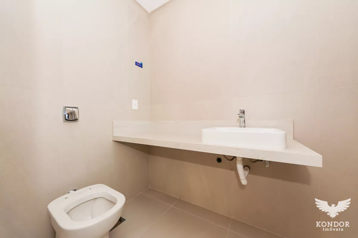Sobrado em SANTA FELICIDADE com 194,78m²