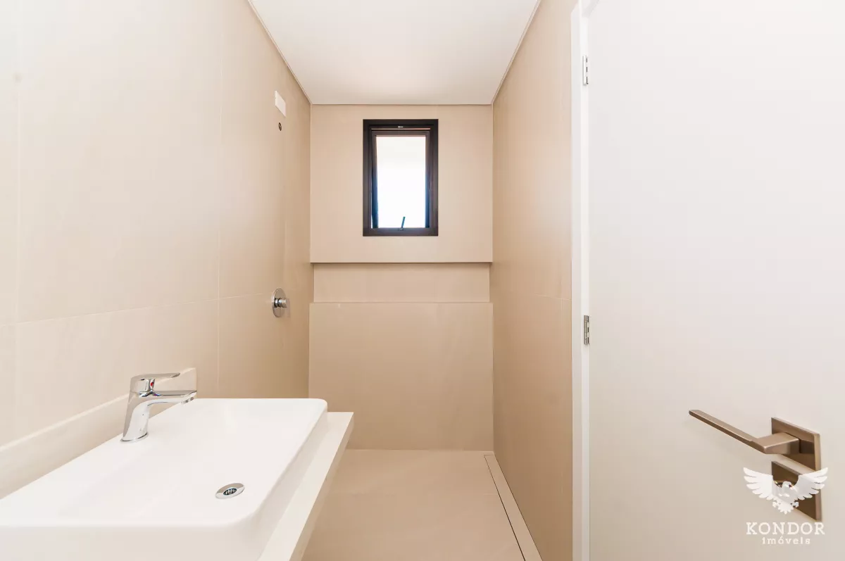 Sobrado em SANTA FELICIDADE com 194,78m²