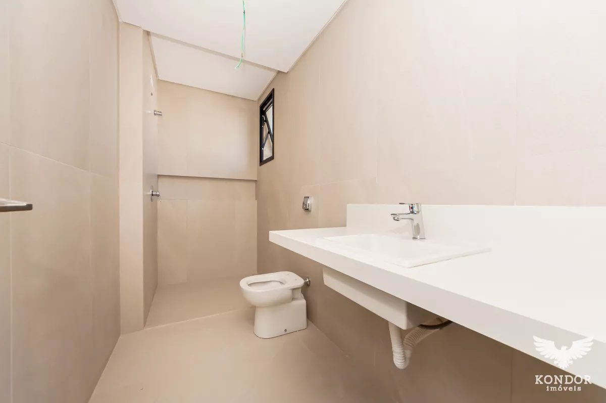 Sobrado em SANTA FELICIDADE com 194,78m²