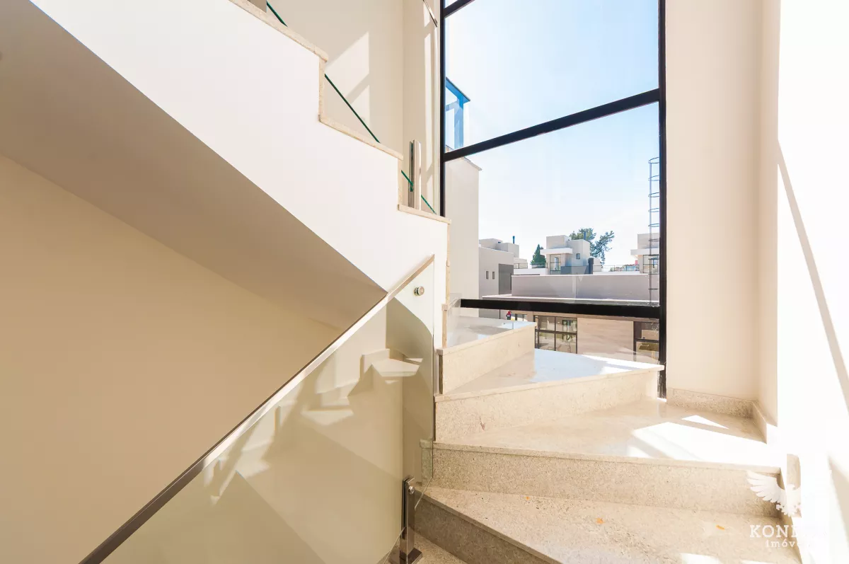 Sobrado em SANTA FELICIDADE com 194,78m²