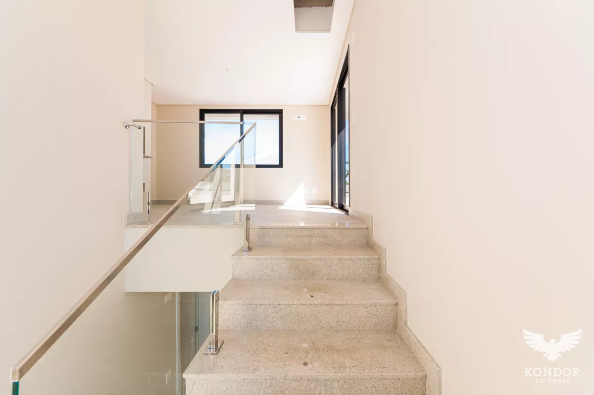 Sobrado em SANTA FELICIDADE com 194,78m²