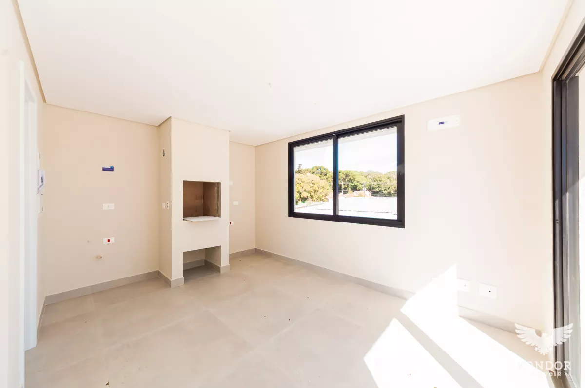Sobrado em SANTA FELICIDADE com 194,78m²