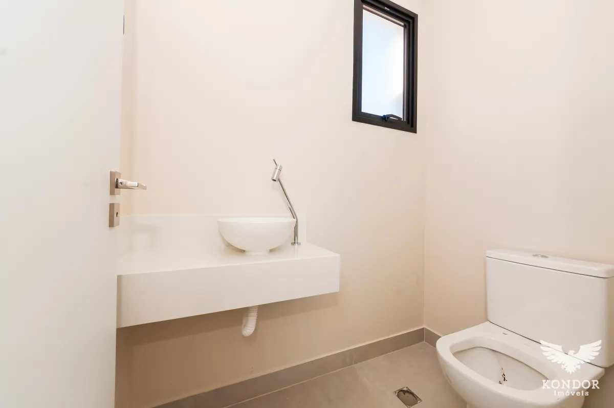 Sobrado em SANTA FELICIDADE com 194,78m²