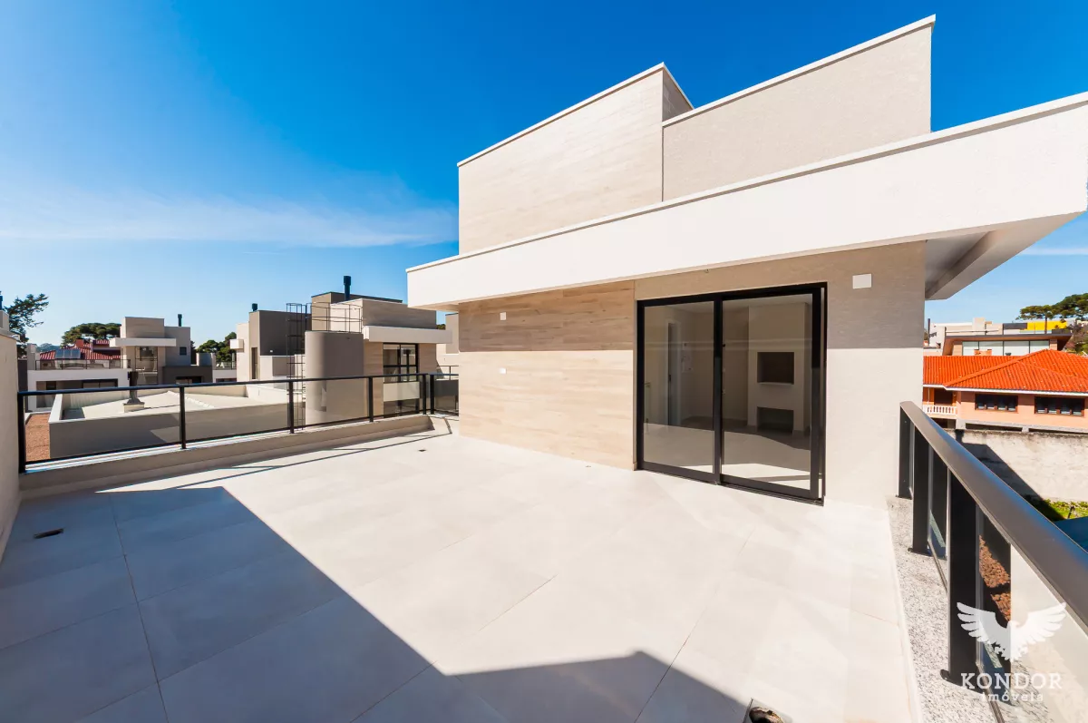 Sobrado em SANTA FELICIDADE com 194,78m²