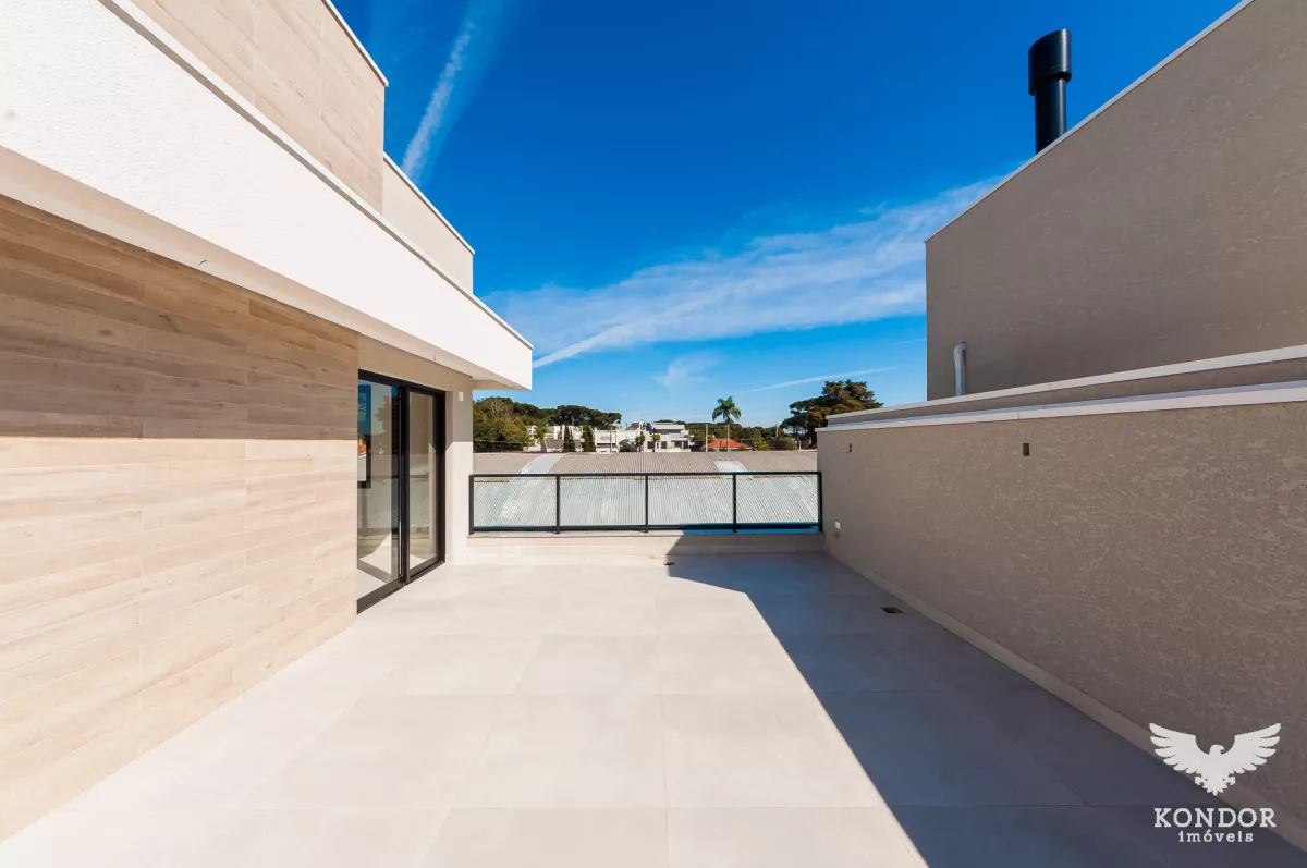 Sobrado em SANTA FELICIDADE com 194,78m²