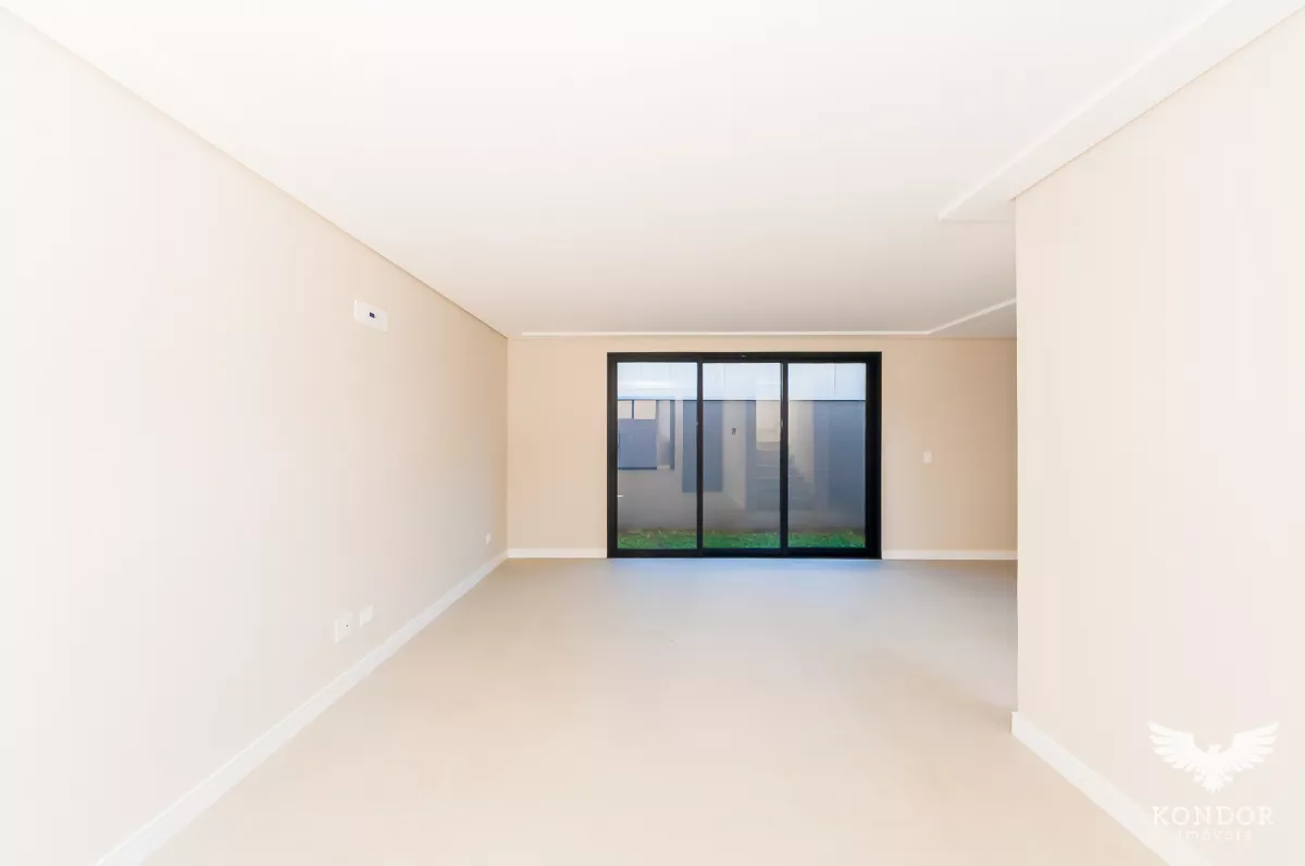Sobrado em SANTA FELICIDADE com 194,78m²