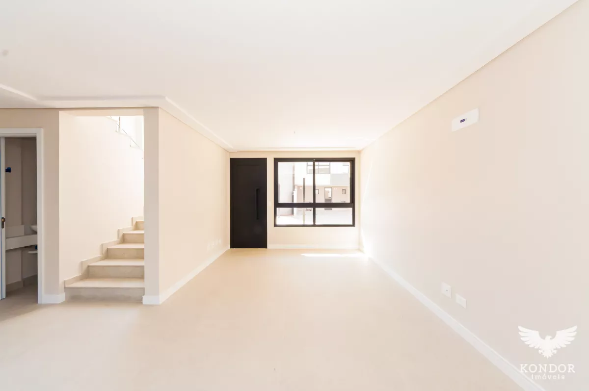 Sobrado em SANTA FELICIDADE com 194,78m²