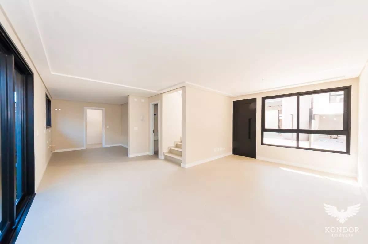 Sobrado em SANTA FELICIDADE com 194,78m²